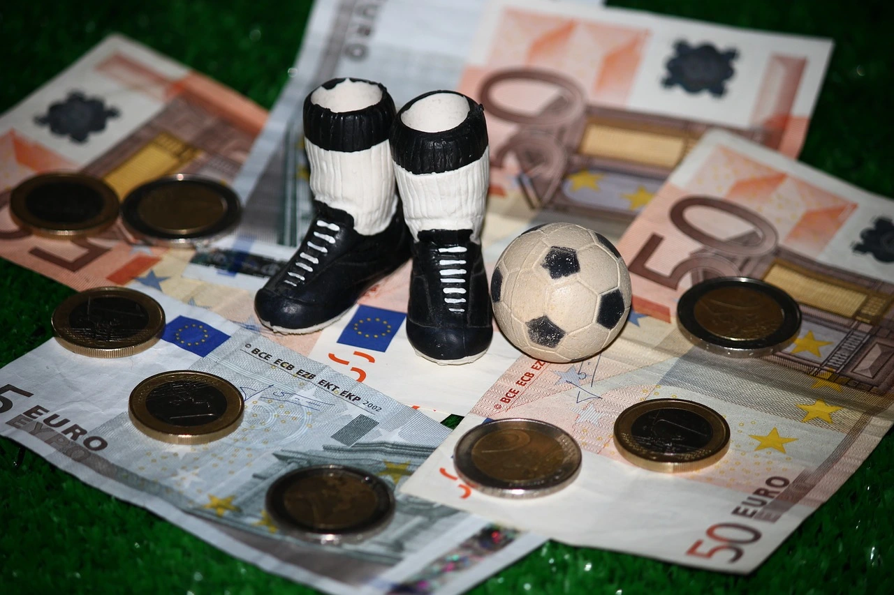 Pièces d’argent et chaussures de football représentant les paris sportifs